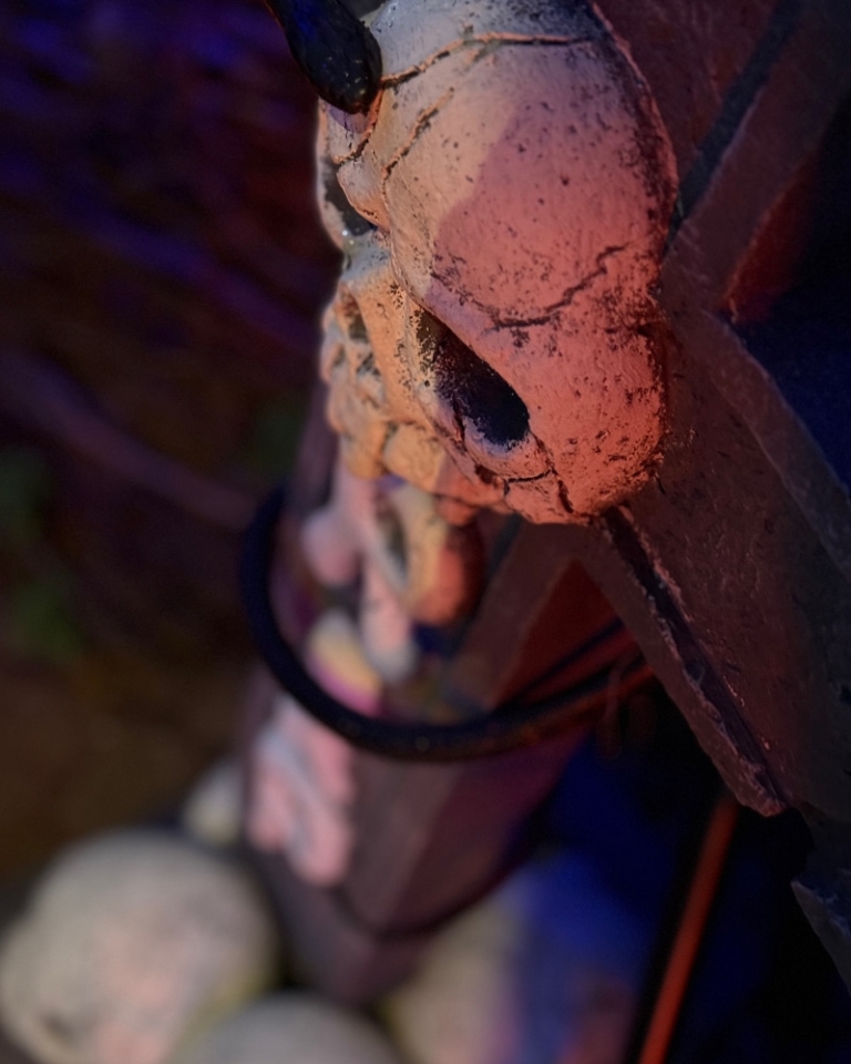 Halloween Schleswig-Holstein im vb30 - Grabstein mit Schlange